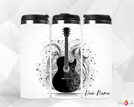 Personalisierter Thermobecher mit Gitarre Motiv in Schwarz-Weiß, individueller Name bedruckt – stilvolles Geschenk für Musikliebhaber