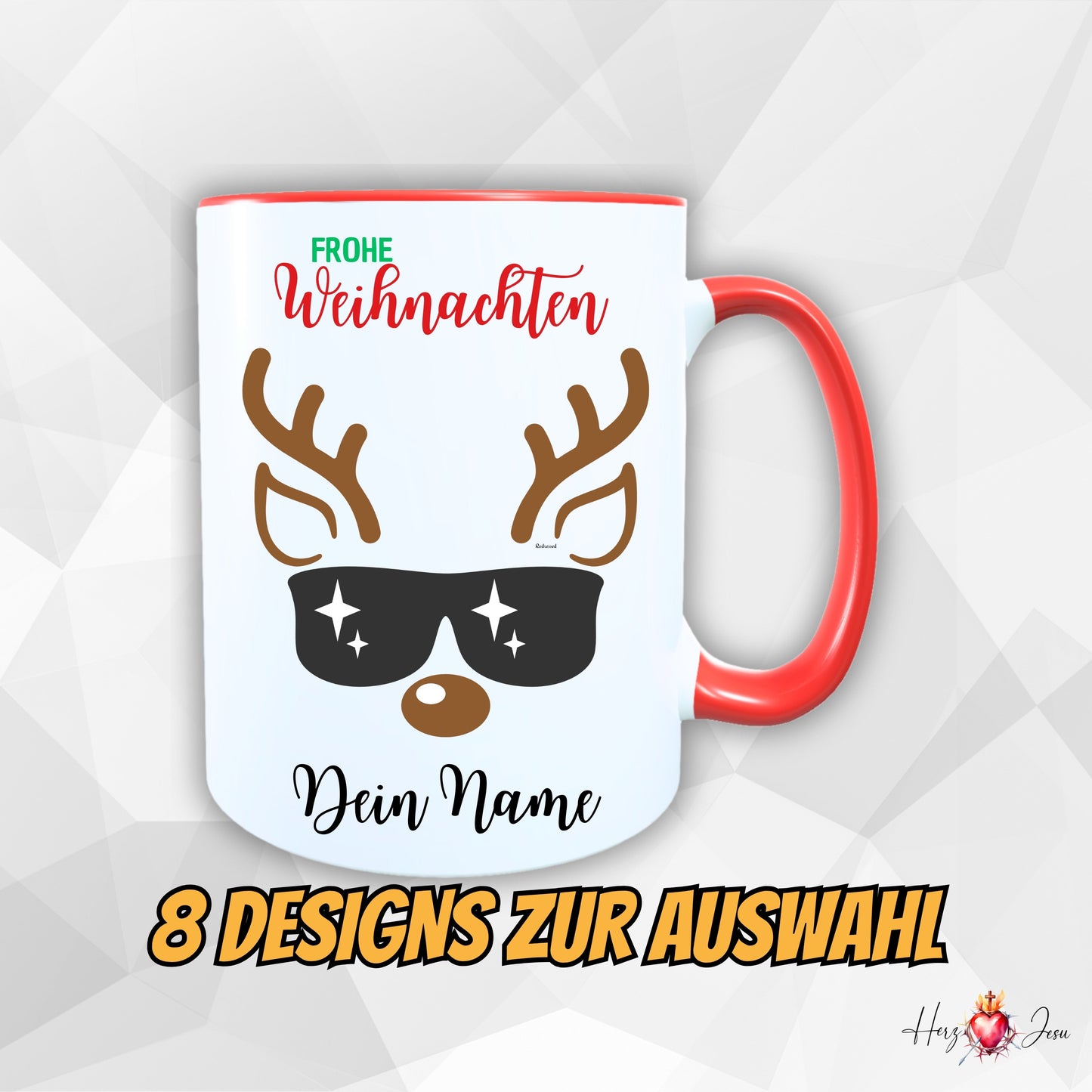 Weihnachtstasse mit rotem Henkel, Motiv eines Rentiergesichts mit Geweih, Sonnenbrille und roter Nase. Oben der Schriftzug „Frohe Weihnachten“, unten „Dein Name“. Text im Bild: „8 Designs zur Auswahl